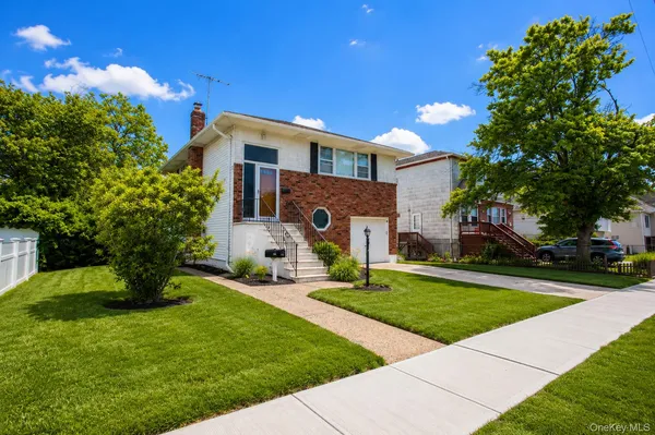 $3,100 | 26 Lancaster Road, Unit 1, Island Park, NY 11558