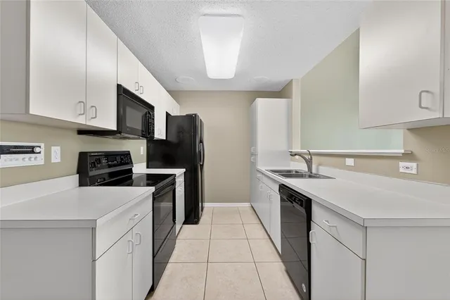 $2,400 | 4209 Brentwood Park Circle, Tampa, FL 33624