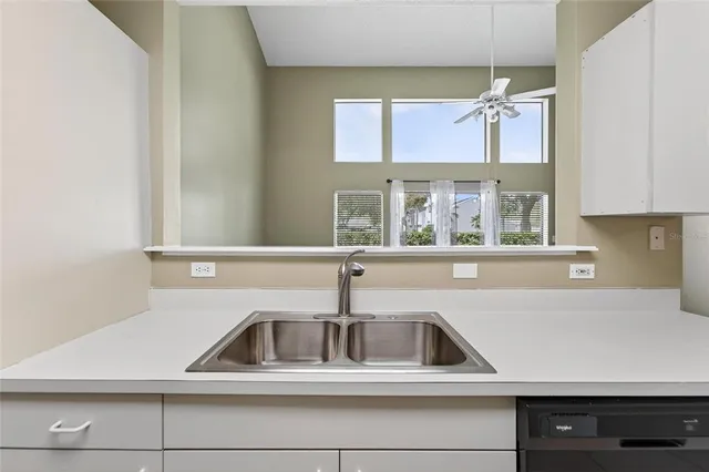 $2,400 | 4209 Brentwood Park Circle, Tampa, FL 33624