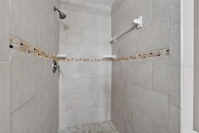 $2,400 | 4209 Brentwood Park Circle, Tampa, FL 33624