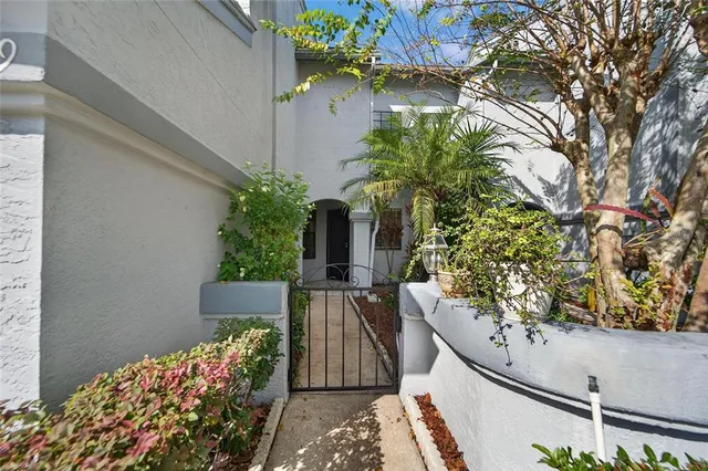 $2,400 | 4209 Brentwood Park Circle, Tampa, FL 33624