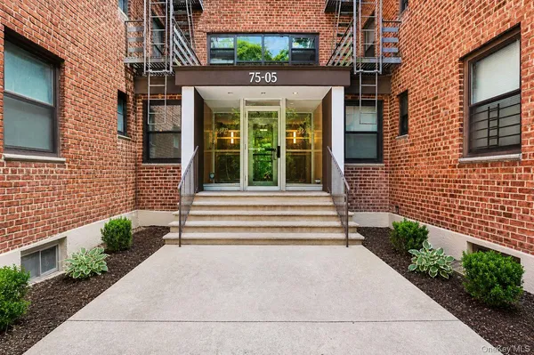 $265,000 | 75-05 210th Street, Unit 4N | Oakland Gardens