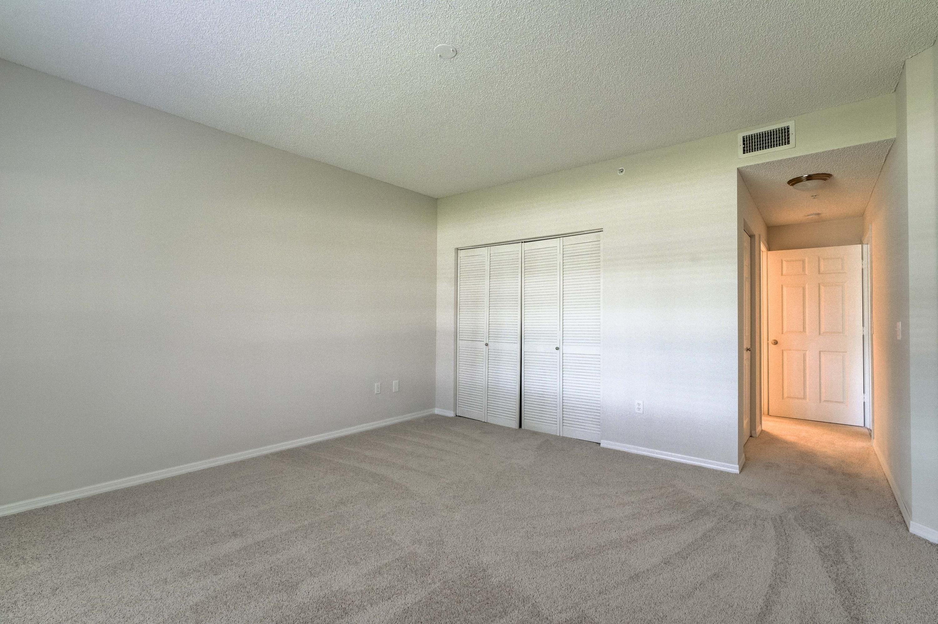 4685 Haverhill Road, Unit B17 West Palm Beach, FL 33417 - Photo 16 of 34 Master Bedroom