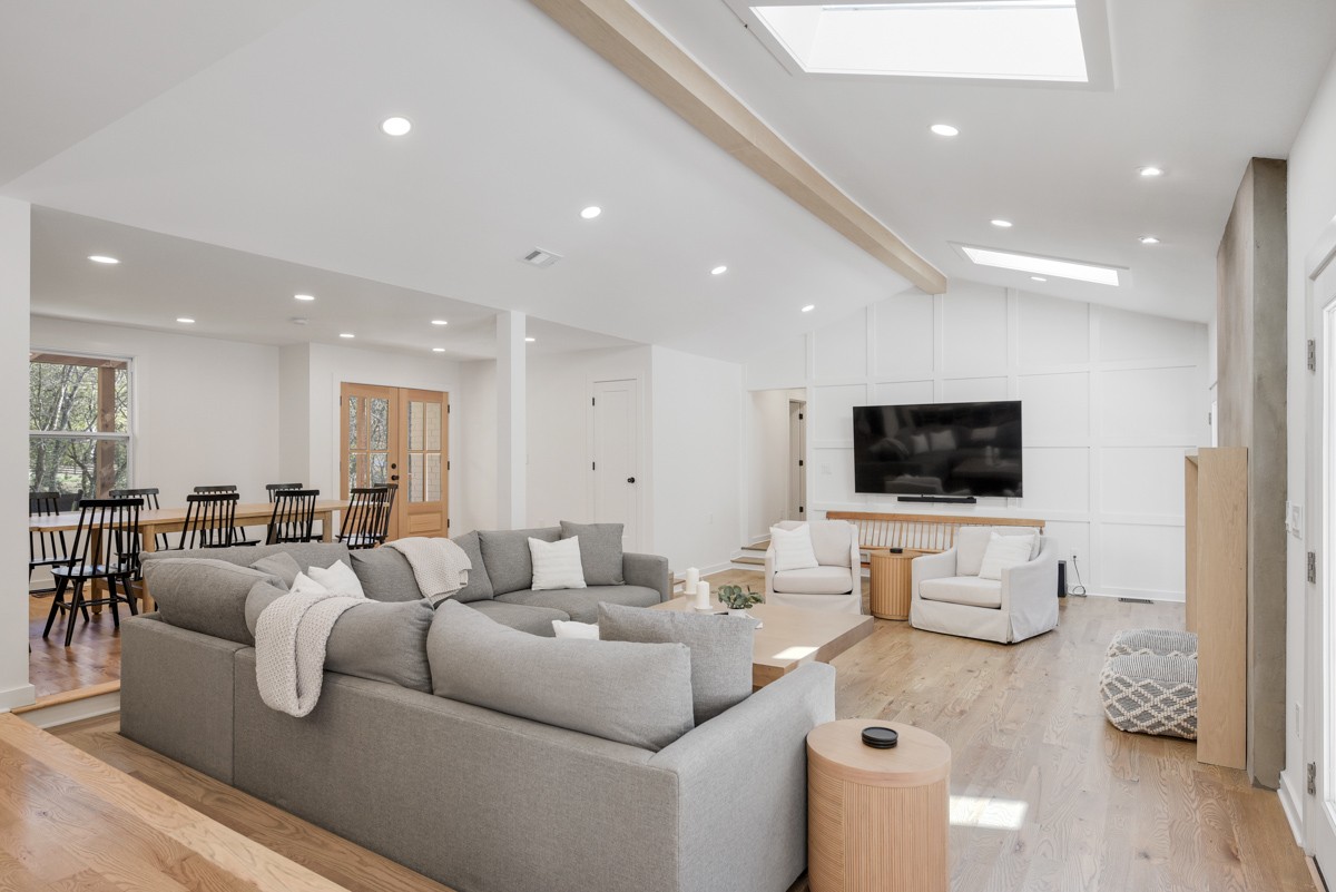 270 Hurt Road Hendersonville, TN 37075 - Photo 19 of 68 a living room with furniture and a flat screen tv