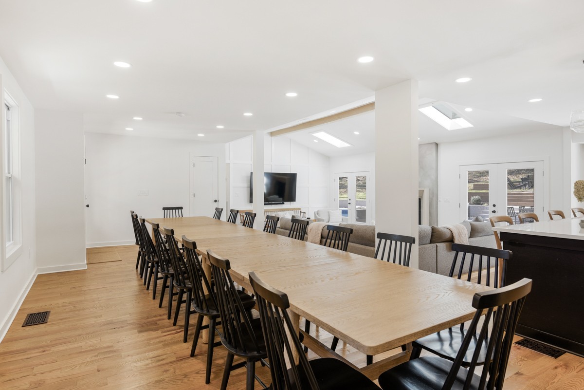 270 Hurt Road Hendersonville, TN 37075 - Photo 28 of 68 a view of a dining area with furniture
