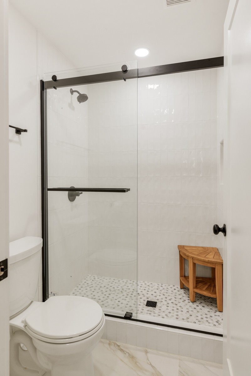 270 Hurt Road Hendersonville, TN 37075 - Photo 40 of 68 a bathroom with a toilet and a shower