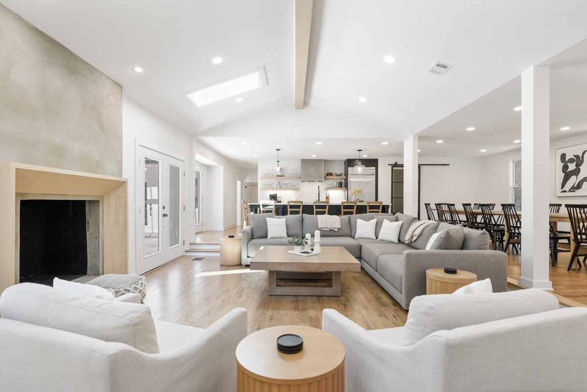 270 Hurt Road Hendersonville, TN 37075 - Photo 6 of 68 a living room with furniture and a wooden floor