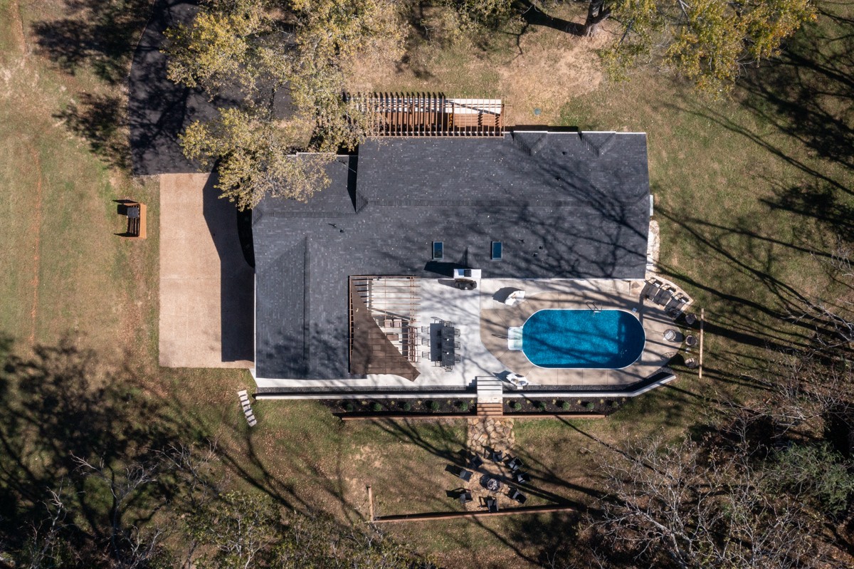 270 Hurt Road Hendersonville, TN 37075 - Photo 62 of 68 a view of a fireplace with a sitting area