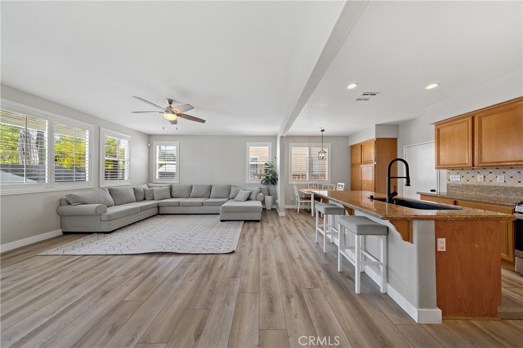 32985 Novara Court Temecula, CA 92592 - Photo 14 of 56 Expansive Great Room Open To The Kitchen And Living Spaces