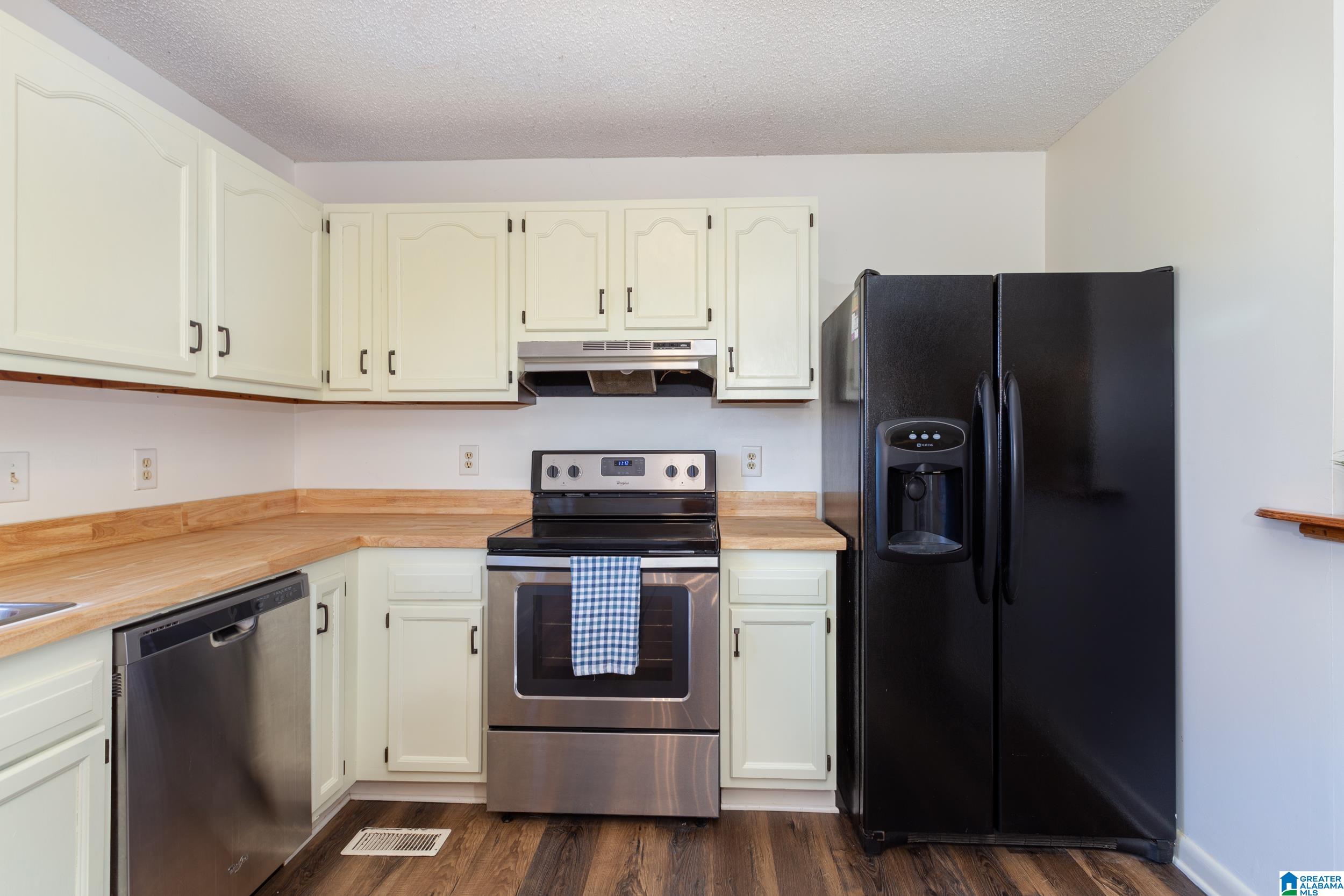726 Arrowhead Lane Talladega, AL 35160 - Photo 12 of 34