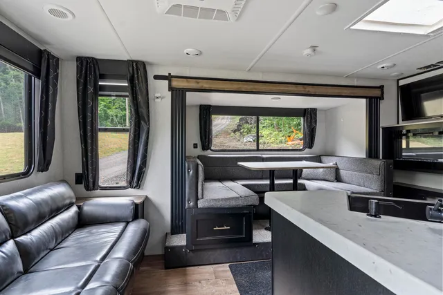 $1,295,000 | 886 Middle Road, Dresden, ME 04342