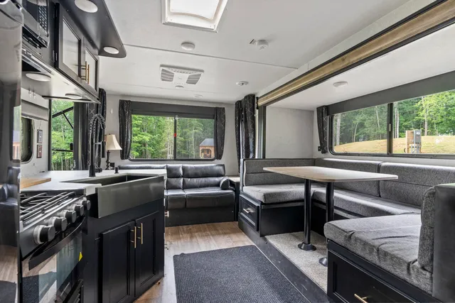 $1,295,000 | 886 Middle Road, Dresden, ME 04342