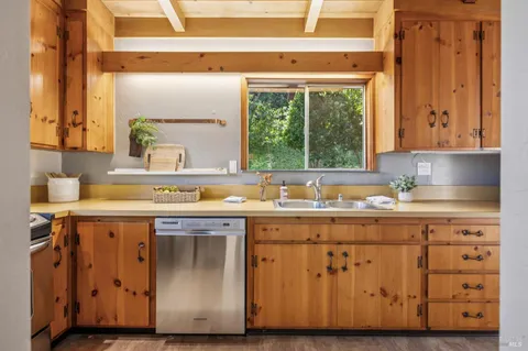$1,050,000 | 215 Bungalow Avenue, San Rafael, CA 94901