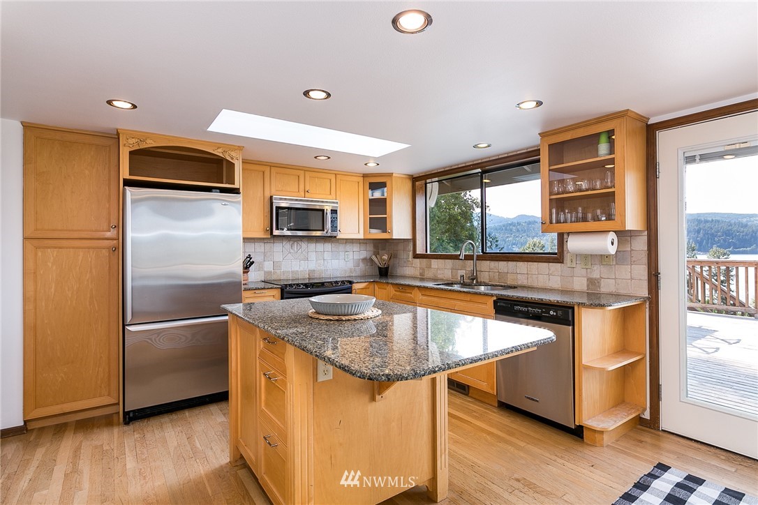 3020 Lakeshore Road Bellingham, WA 98226 - Photo 6 of 37 Gallery Image 6
