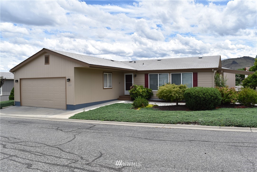 1637 Meadow Ridge Drive Wenatchee, WA 98801 - Photo 1 of 16 Gallery Image 1