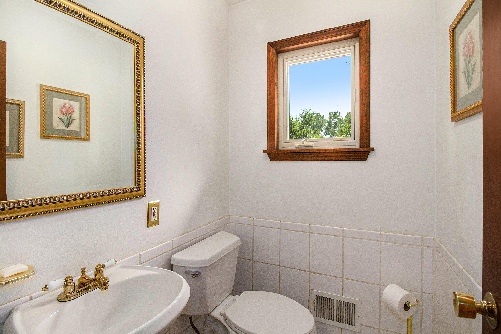 120 Keddle Road Howell, MI 48843 - Photo 11 of 27 powder room
