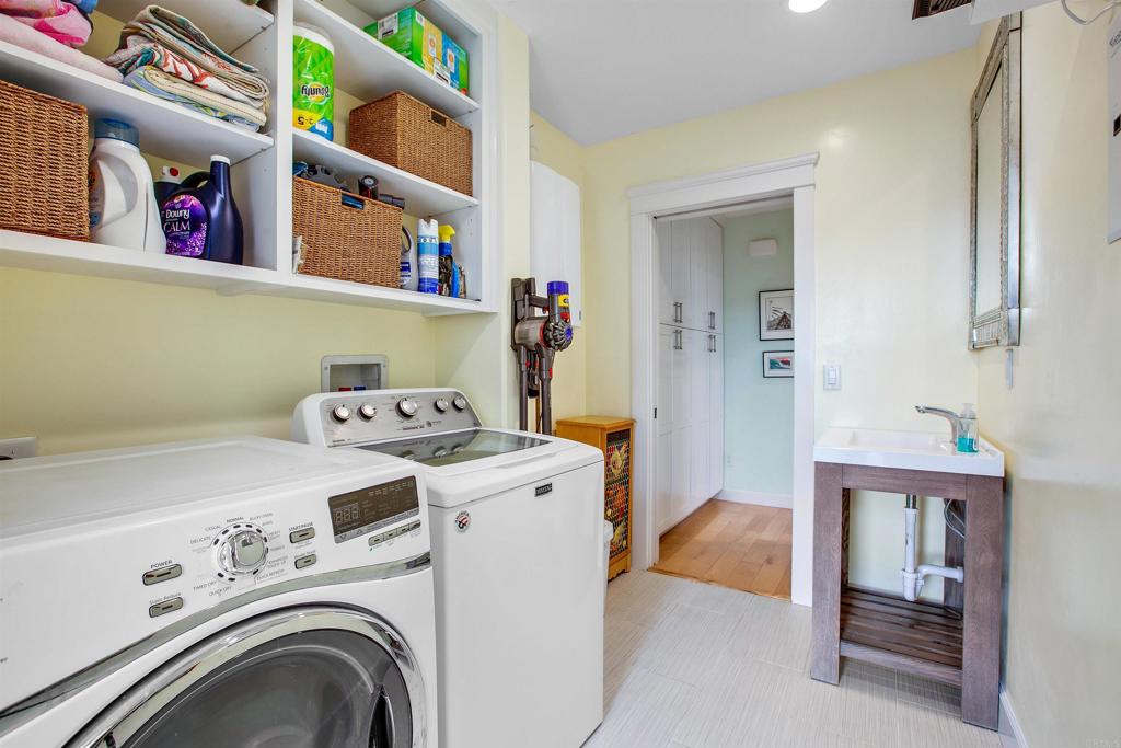 1503 Ridgeway Street Oceanside, CA 92054 - Photo 25 of 56 a utility room with dryer and washer