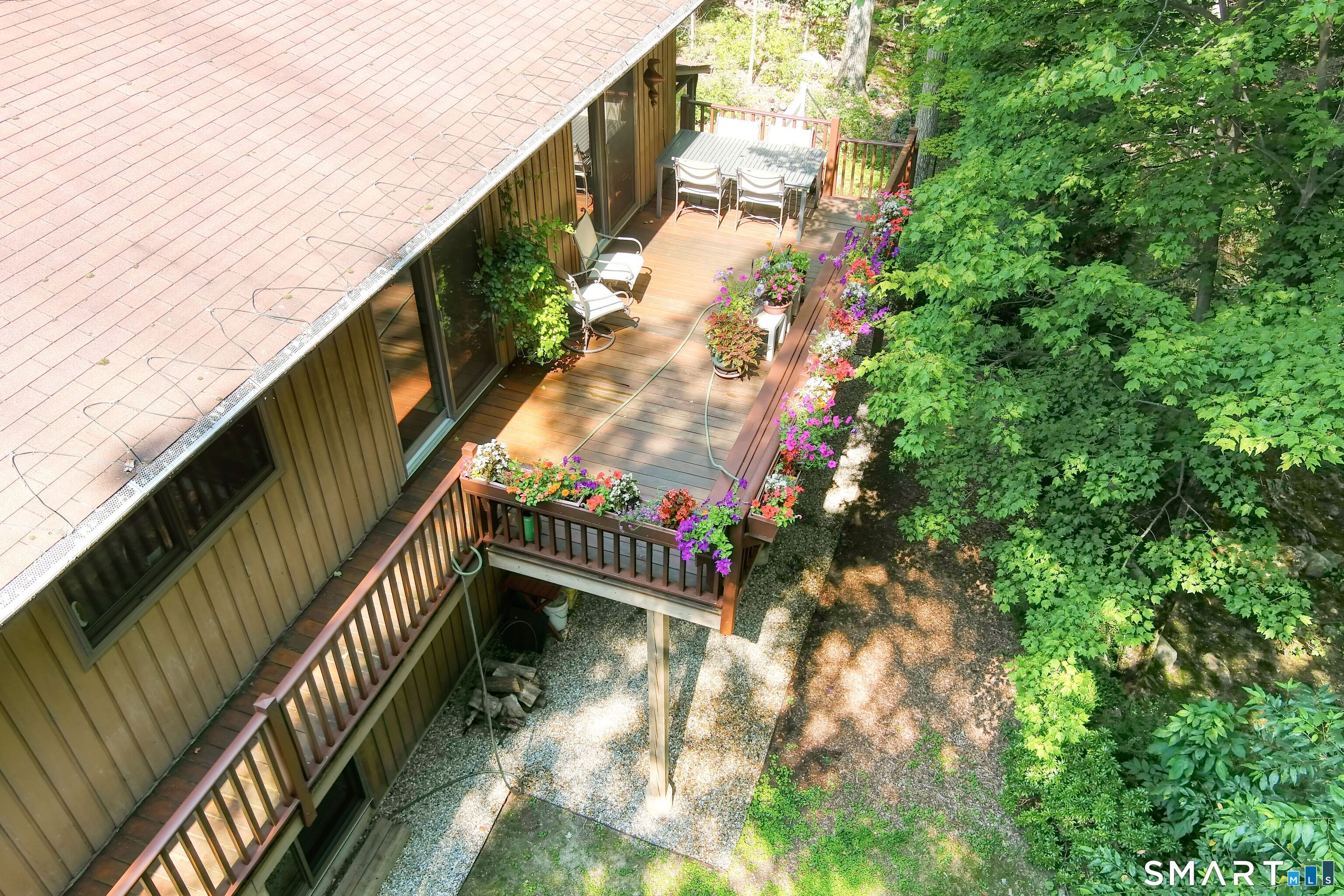 342 Barrack Hill Road Ridgefield, CT 06877 - Photo 6 of 40 Lovely deck with built in flower pots