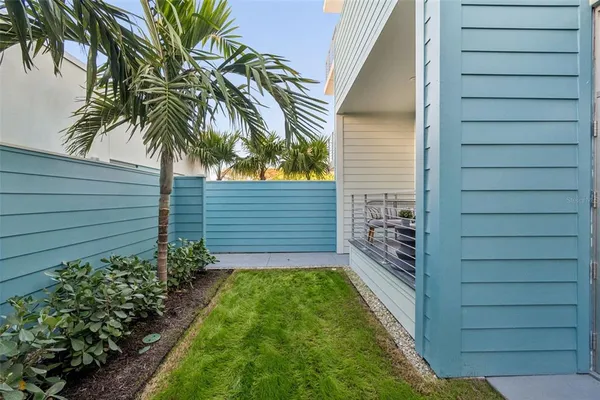 $9,000 | 1343 4th Street, Unit 101, Sarasota, FL 34236