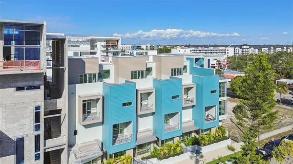 $9,000 | 1343 4th Street, Unit 101, Sarasota, FL 34236