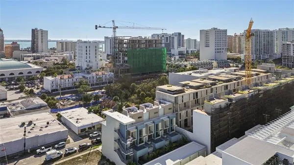 $9,000 | 1343 4th Street, Unit 101, Sarasota, FL 34236