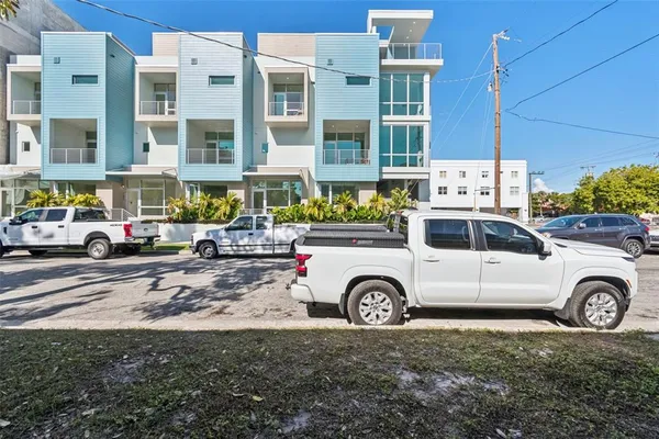 $9,000 | 1343 4th Street, Unit 101, Sarasota, FL 34236