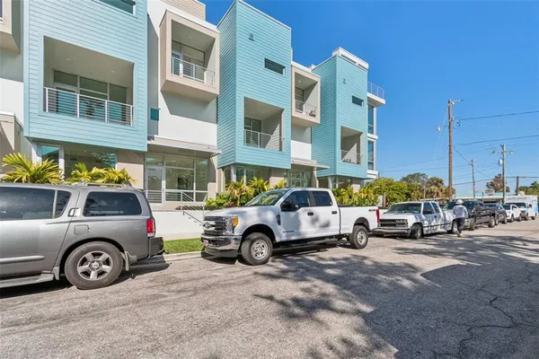 $9,000 | 1343 4th Street, Unit 101, Sarasota, FL 34236