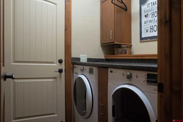 a view of entryway with a bathtub