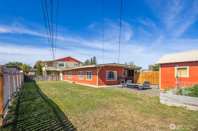 a view of a house with a big yard