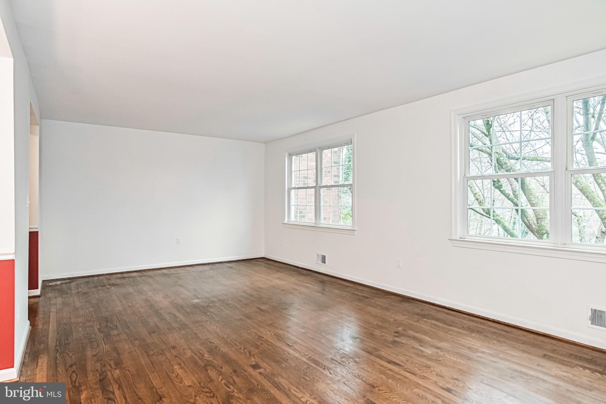 3851 Chain Bridge Road Fairfax, VA 22030 - Photo 13 of 46 Living Room