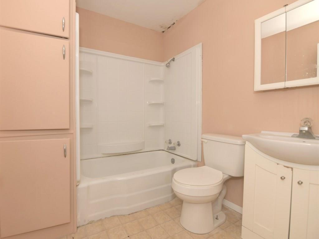 5310 East 16th Street Indianapolis, IN 46218 - Photo 10 of 17