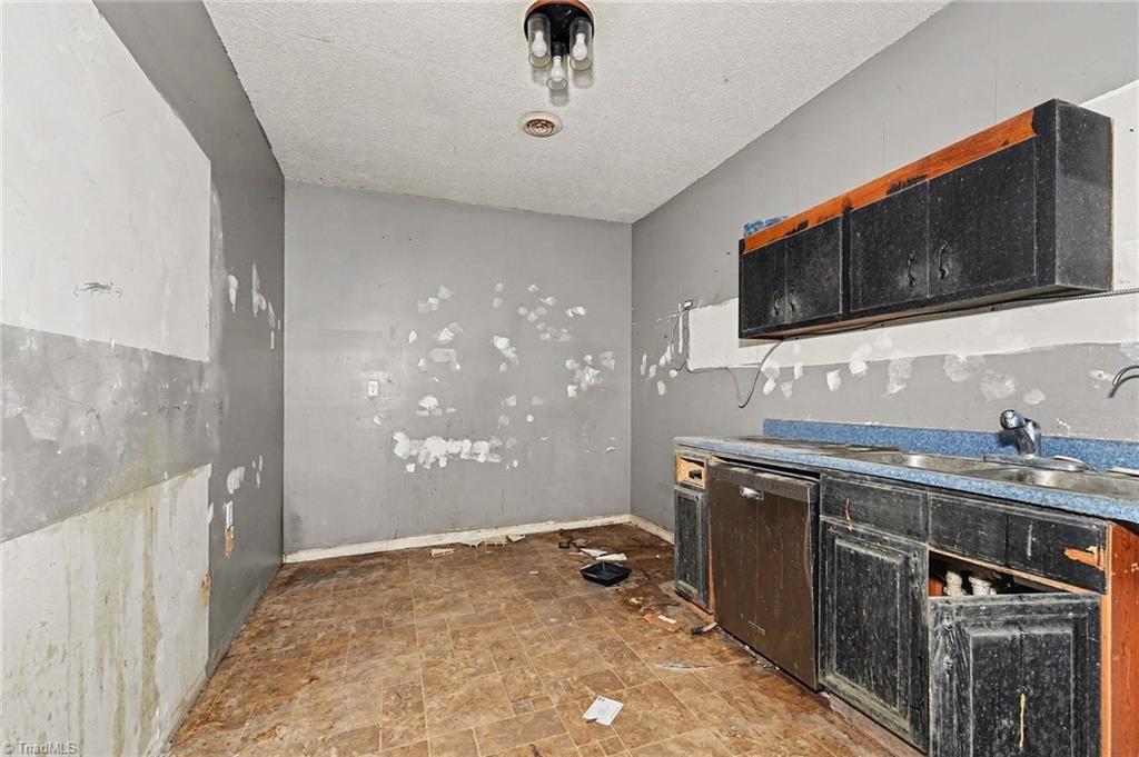 1203 Ridge Avenue Eden, NC 27288 - Photo 14 of 32