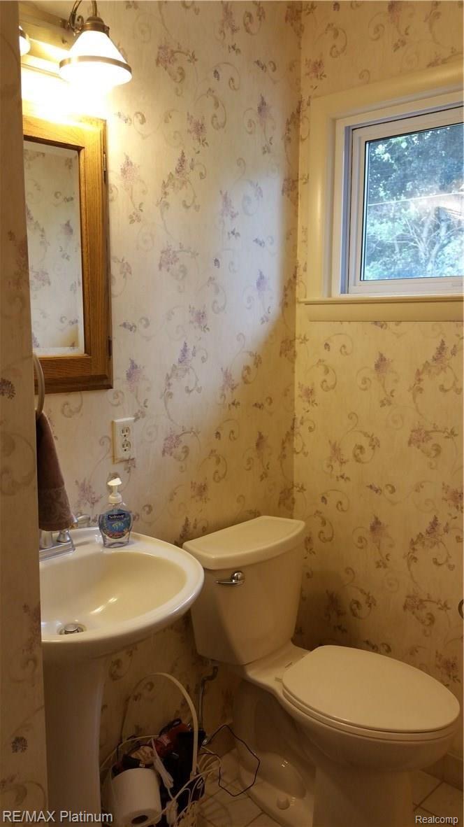 1720 Pedersen Road Walled Lake, MI 48390 - Photo 15 of 20 2016-06-26 16.44