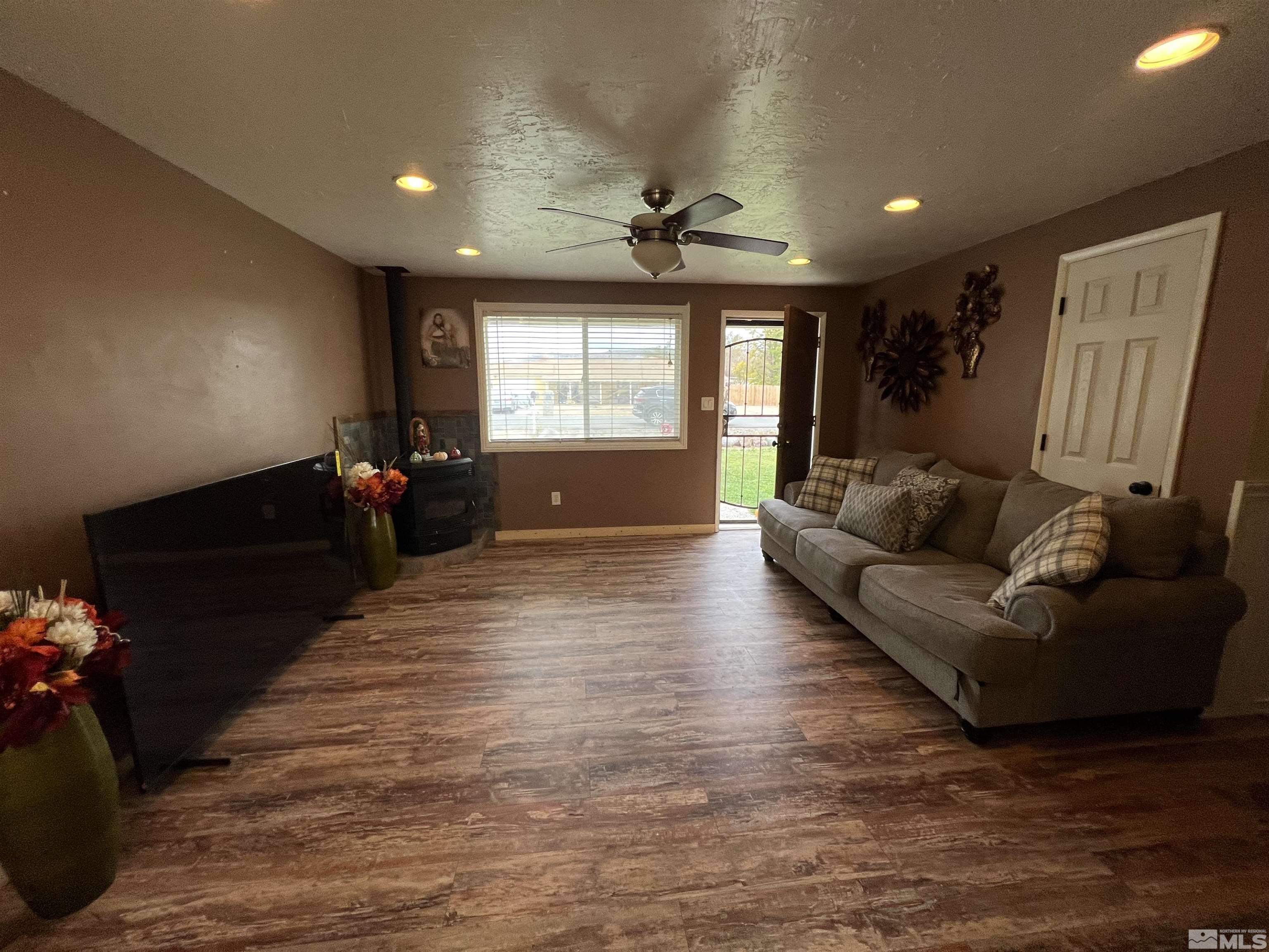 11540 Mistletoe Street Reno, NV 89506 - Photo 5 of 34 Photo 5