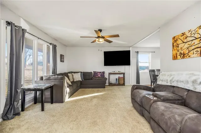 $525,000 | 17504 Highway 33, Holt, MO 64048