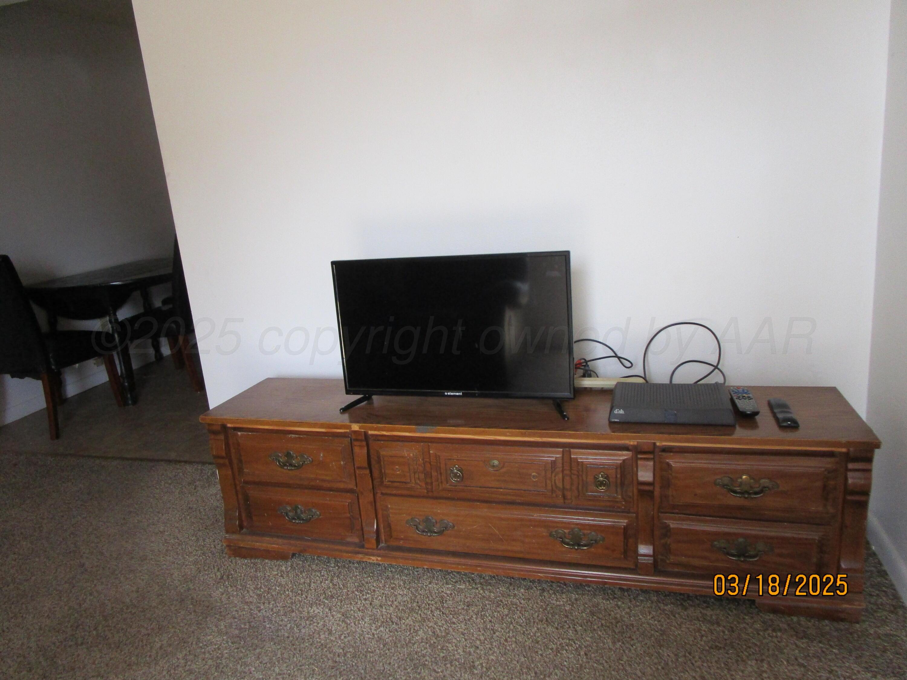 200 West 7th Street Borger, TX 79007 - Photo 3 of 8 a living room with furniture and a flat screen tv