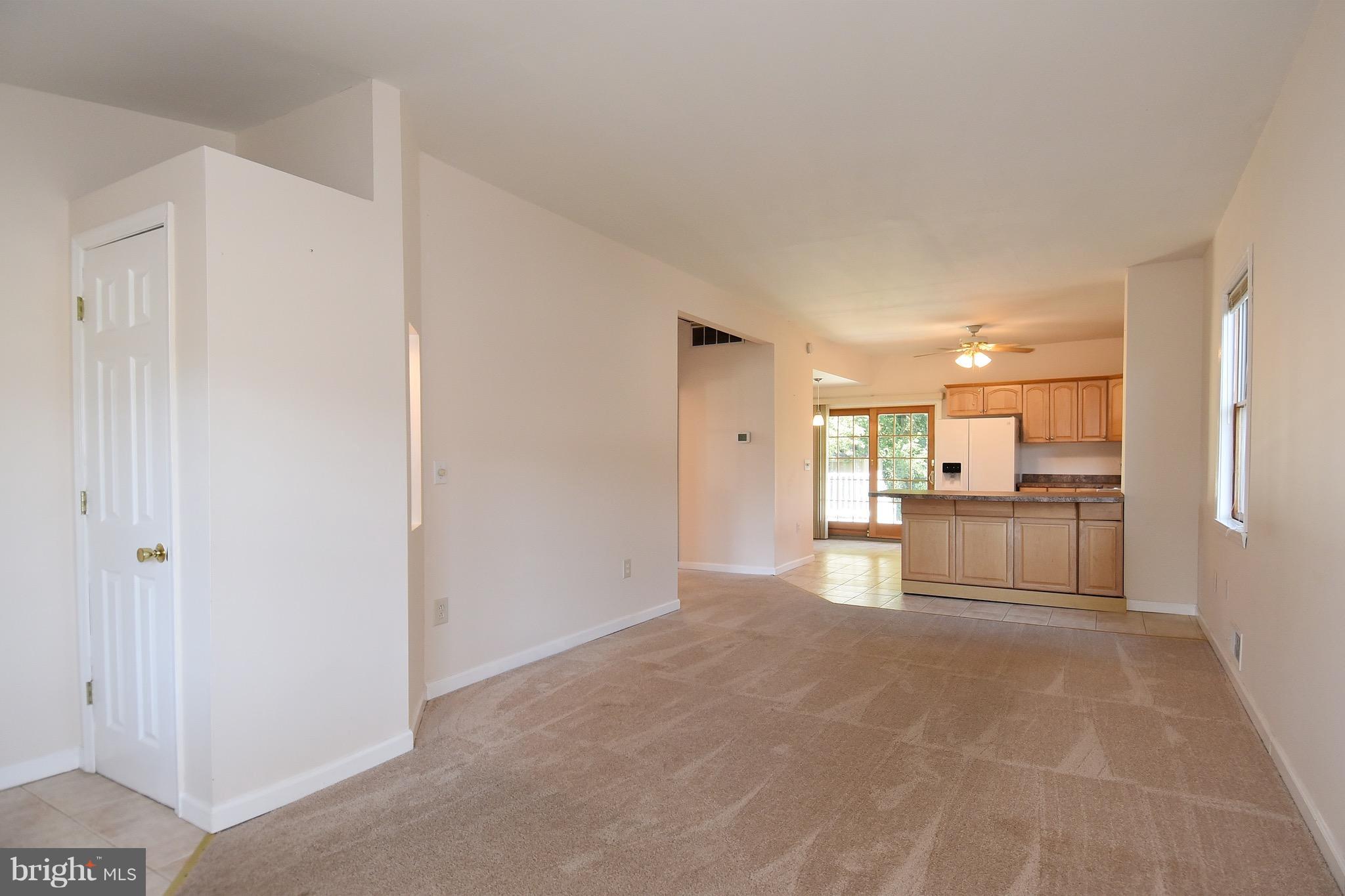 244 Arundel Road Pasadena, MD 21122 - Photo 6 of 30 Living Room