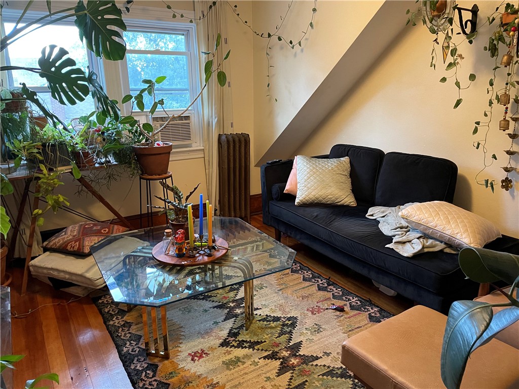 121 Rutherglen Avenue Providence, RI 02907 - Photo 4 of 20