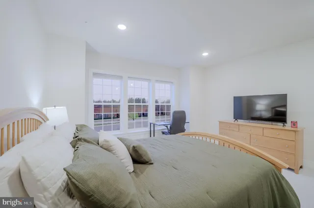 $510,000 | 20355 Century Boulevard, Unit 177L, Germantown, MD 20874