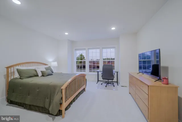 $510,000 | 20355 Century Boulevard, Unit 177L, Germantown, MD 20874