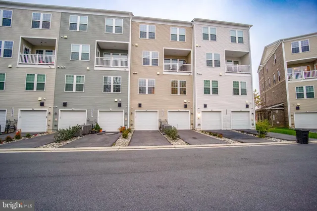 $510,000 | 20355 Century Boulevard, Unit 177L, Germantown, MD 20874