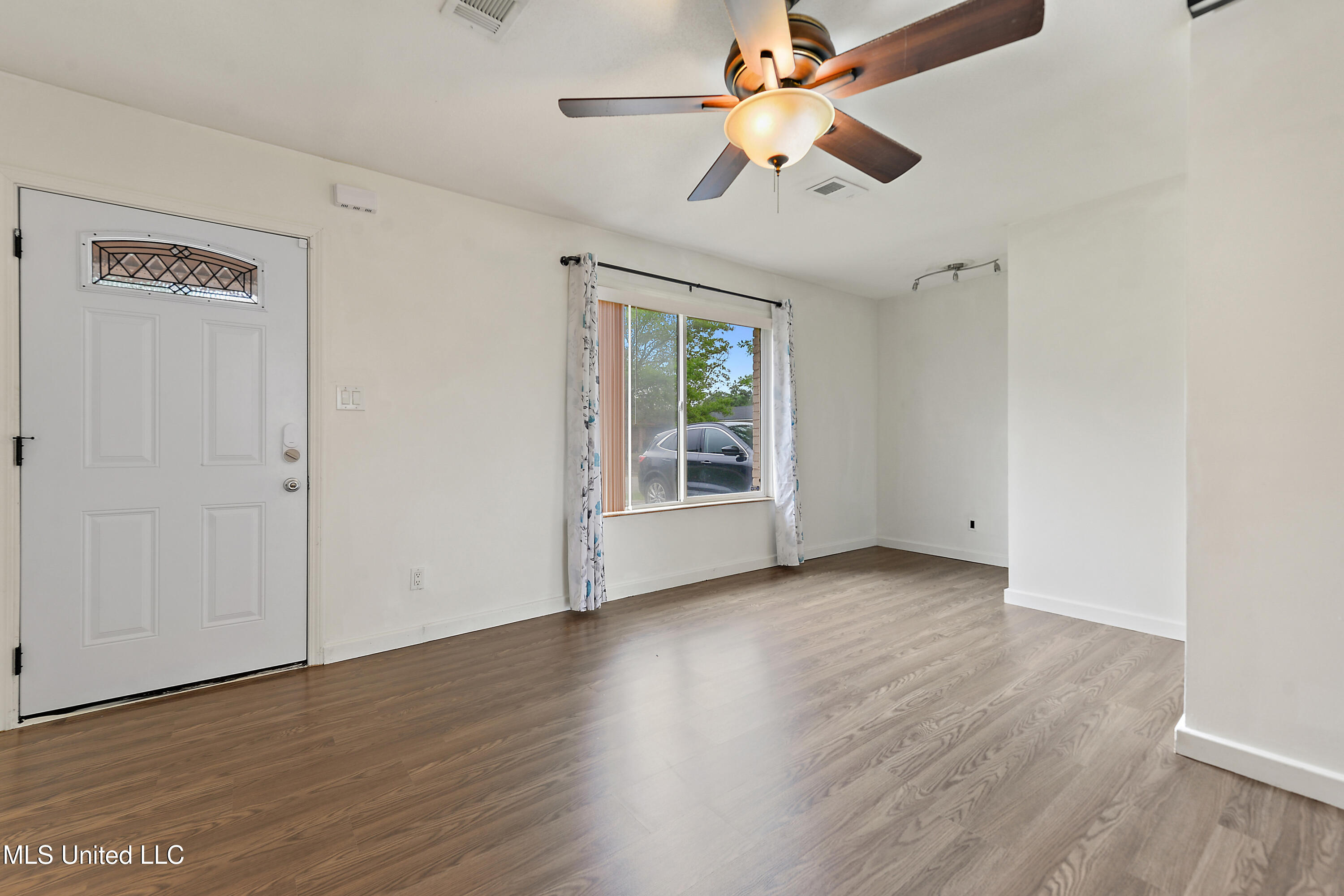 112 Ralph Drive Gulfport, MS 39503 - Photo 8 of 26 IMG_5992
