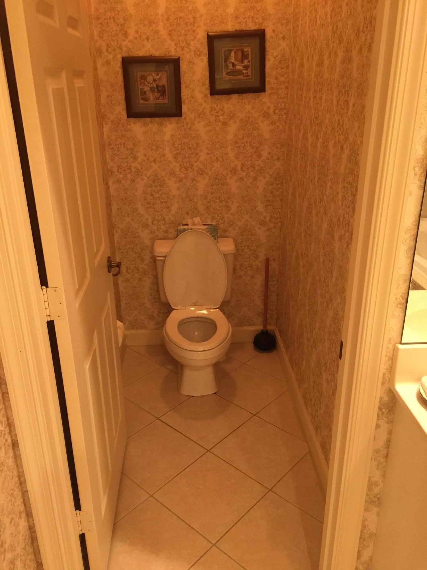 8320 Riviera Way Port St. Lucie, FL 34986 - Photo 9 of 11 MAST BATH TOILET