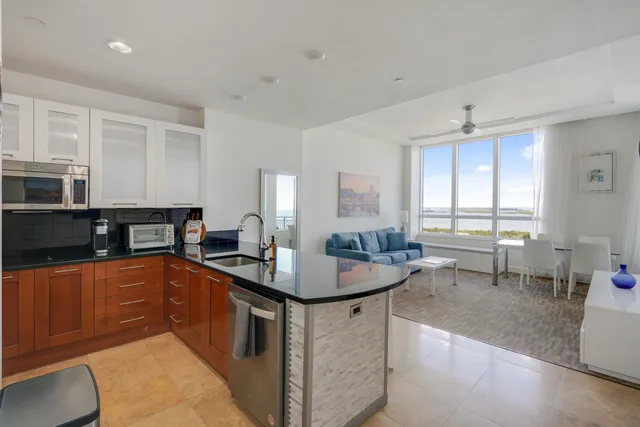 $750,000 | 3800 North Ocean Drive, Unit 1907, Singer Island, FL 33404
