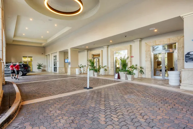 $750,000 | 3800 North Ocean Drive, Unit 1907, Singer Island, FL 33404