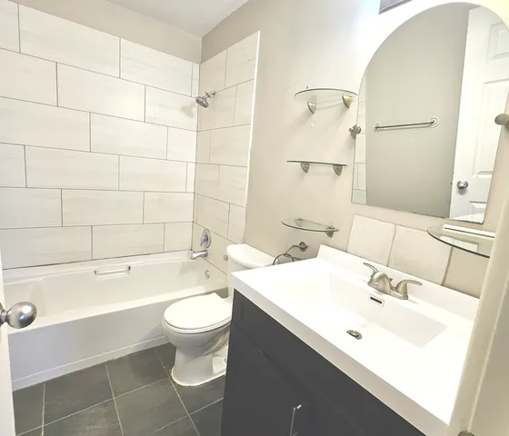 $1,800 | 1375 Rebecca Drive, Unit 219, Hoffman Estates, IL 60169