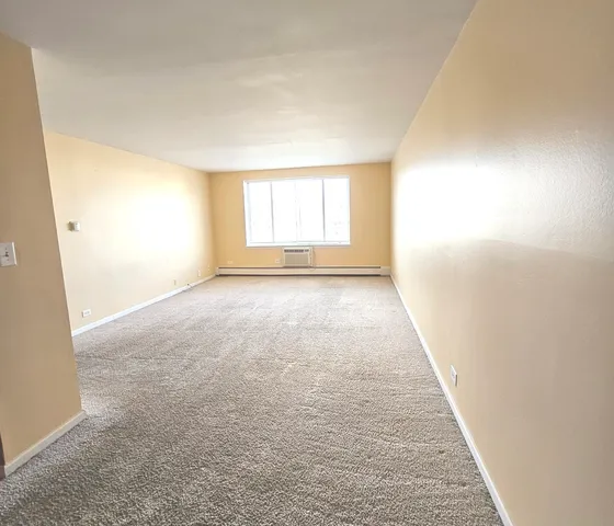 $1,800 | 1375 Rebecca Drive, Unit 219, Hoffman Estates, IL 60169