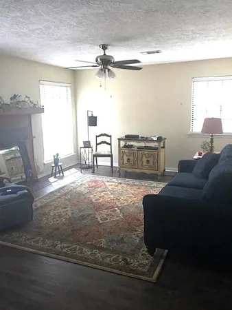 $1,150 | 2402 Sycamore Avenue, Unit B3, Huntsville, TX 77340