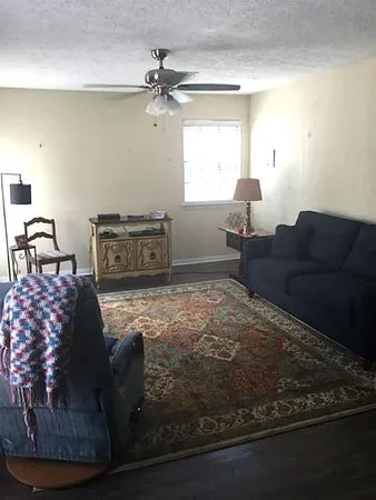 $1,150 | 2402 Sycamore Avenue, Unit B3, Huntsville, TX 77340