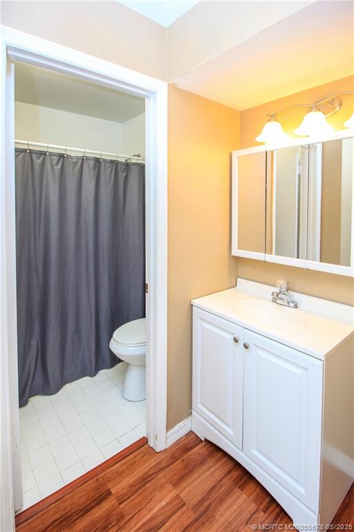 801 Southeast Central Parkway, Unit 8019 Stuart, FL 34994 - Photo 26 of 41 a bathroom with a sink and a large mirror